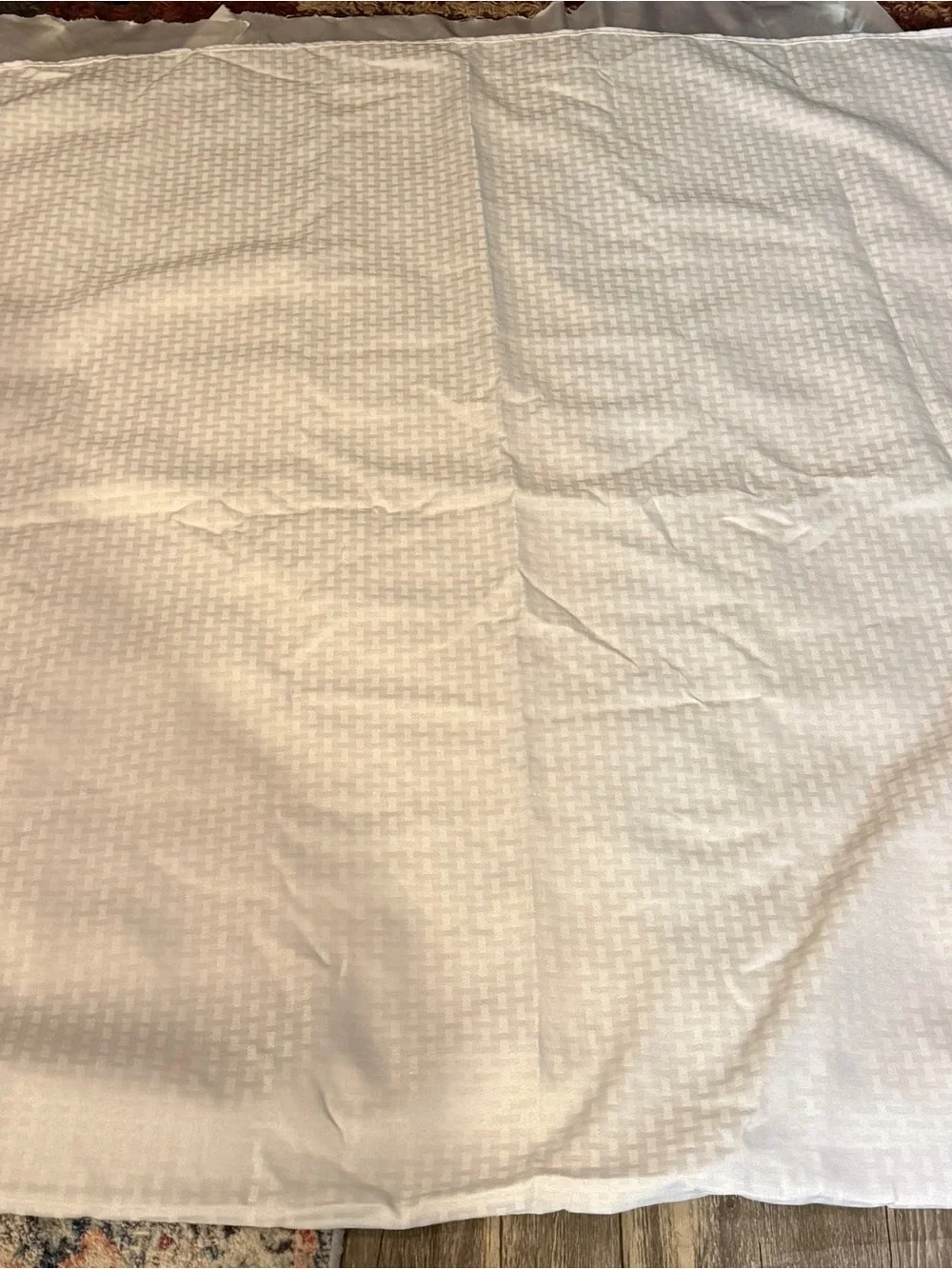 Mainstay White Quilted Tablecloths